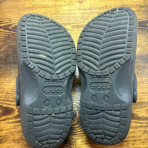 Crocs  Black Fur Lined Clogs Size Women 6 - Image 10