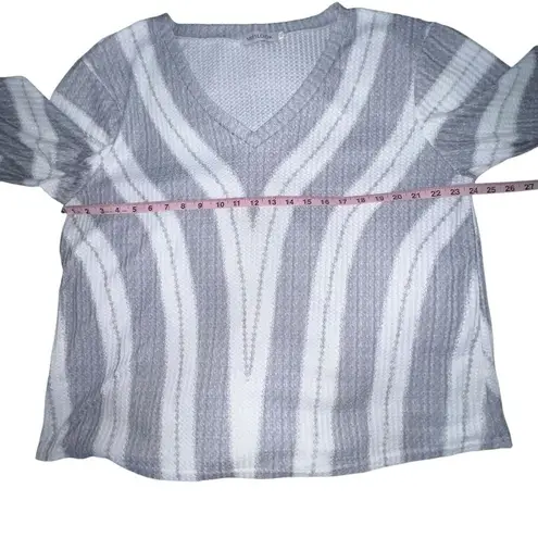 MissLook Gray & White Striped V