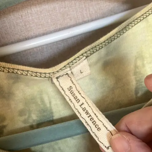 Susan Lawrence FINAL MARKDOWN Graphic t shirt large