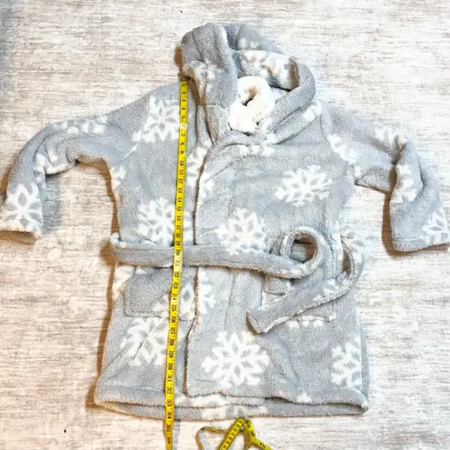 Colsie Women’s Medium Large Gray White Fuzzy Snowflake Winter Robe Headband Set - Image 5