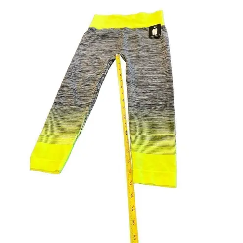 Performance Seamless Capri Leggings one size Yellow Size undefined