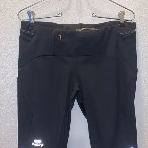 Decathlon black trail running cropped butterfly print athletic leggings Size M