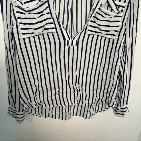 Soho New York & Co Popover Blouse Navy White Stripes Grommets Blue Size M