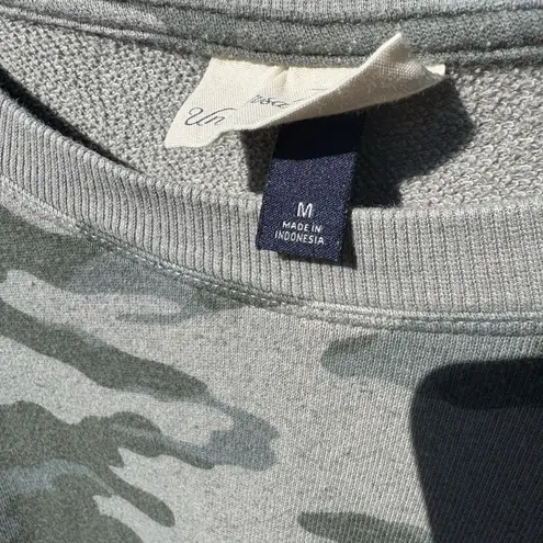 Universal Threads Universal Thread Womens Gray Green Camo Print Long Sleeve Sweatshirt - M thumbnail 2