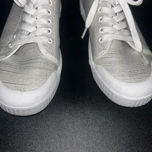 Spring Court Gray Silver Printed Linen G2 Low