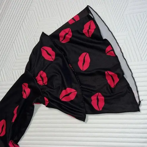 Fantastic Fawn  sz medium v-neck bodysuit red pink lip print tiered bell sleeve