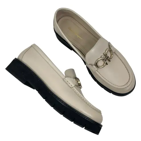 Salvatore Ferragamo Gancini Lug Sole Leather Loafers Beige Size 8.5C