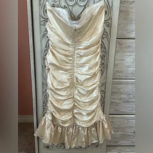 Vintage 80’s Barbiecore prom dress Strapless fitted ruched, dress ruffled hem LG