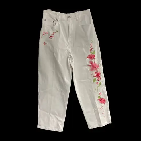 The Quacker Factory Women’s Capri White Floral Jeans Size 8 Inseam 21”