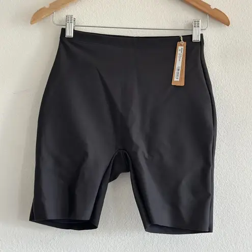 SKIMS Body Butt Enhancing Padded Short in Onyx, Size Small