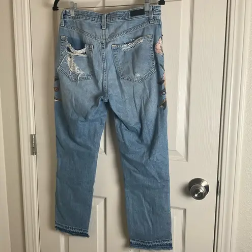 Abercrombie & Fitch  Annie High Rise Embroidered Floral
Girlfriend Jeans size 27