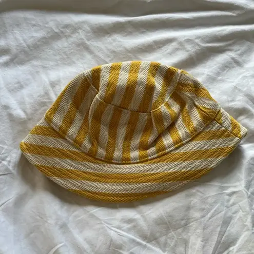 Gap Never worn:  yellow & cream striped bucket hat