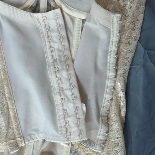 Frederick's of Hollywood VTG Frederick’s of Hollywood 36C Ivory Lace Satin Bustier Lingerie USA Union Tag