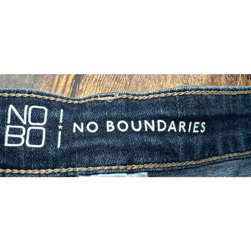 No Boundaries NOBO | juniors skinny jeans. Size: 13.