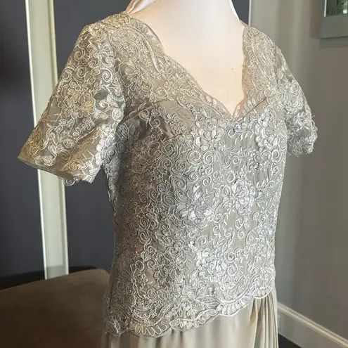 Women’s Full Length Gray Chiffon & Lace Appliqué Formal Dress Zip Back Size 10