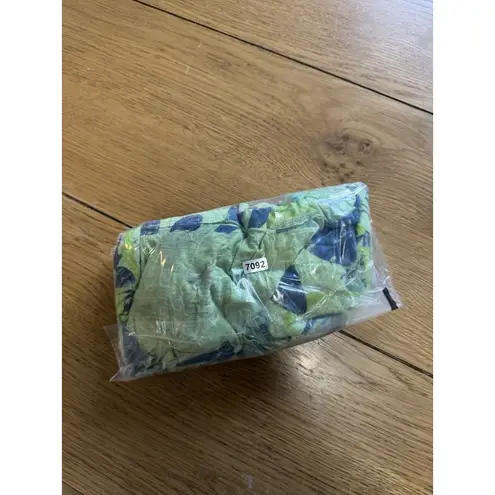 Jess & Jane Shirt Women Size Medium Asymmetrical Green Floral Lightweight Beach