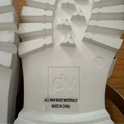 Dolce Vita White Lugged Sole Fisherman Sandals Size 10