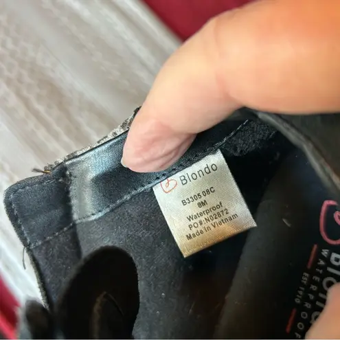 Blondo Waterproof Leather Sneakers. Size 8.