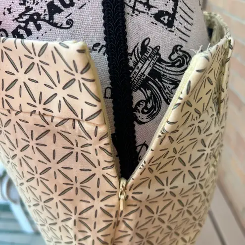 NWT Oxford Women's Crop Golf Pants SZ 4 Pastel Yellow w/Black & Green Geo Print