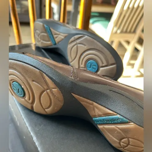 Hush Puppies closed vintage shoes. Pre-loved