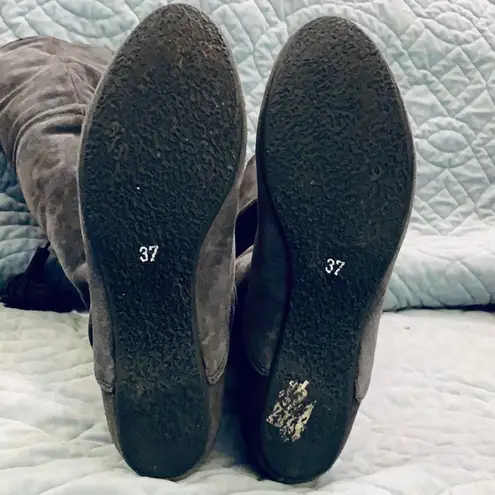 Grey suede over the knee tassel boots. Gray Size 7