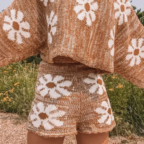 Storia  Daisy Flower Cropped Sweater & Sweater Shorts 2 Piece Set -  Brown