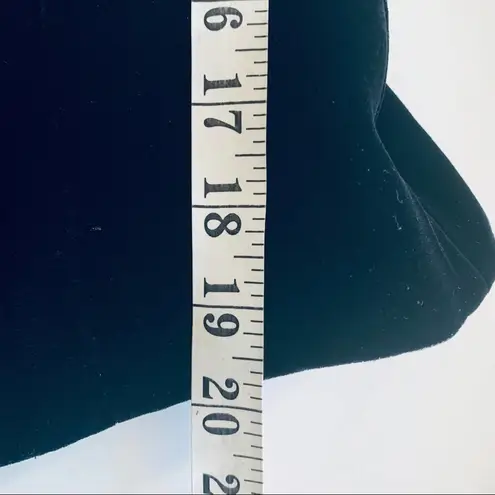 Carmen Marc Valvo black velvet ruffled silk blend fitted jacket size 6