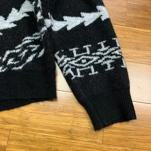 EXPRESS  Miltered‎ Pullover Sweater Womens Size Medium Black Aztec Geometric Knit