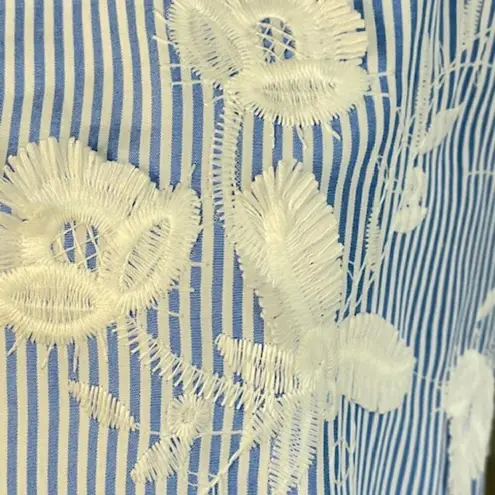 Lysse Blue & White Embroidered 3-D Floral Applique Tunic Top XS