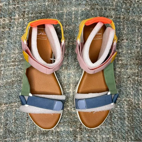 Dirty Laundry  Qwest Webb-Neo Sandals in Multi