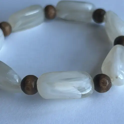 Women’s vintage dainty‎ white/tan beaded wooden gemstone bracelet one size White