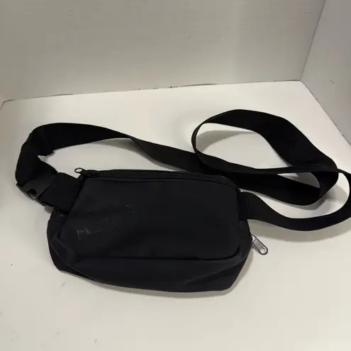 Nutrl Sling Backpack Purse Black