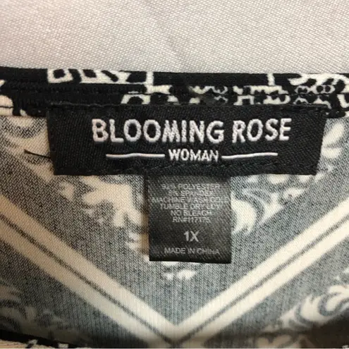 Blooming rose woman, 1X dress, white black and dark coral bottom