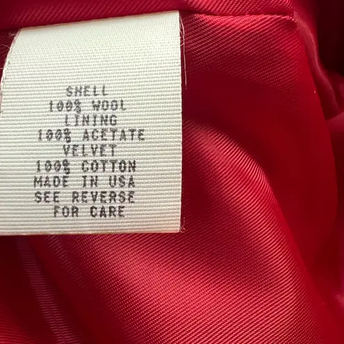 VTG. MDP Mario De Pinto Red 100% Wool with Black Velevt Collar. SZ.L. Size L