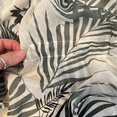 Kona Sol size small Sheer Black and White Leaf Print coverup kimono kaftan EUC
