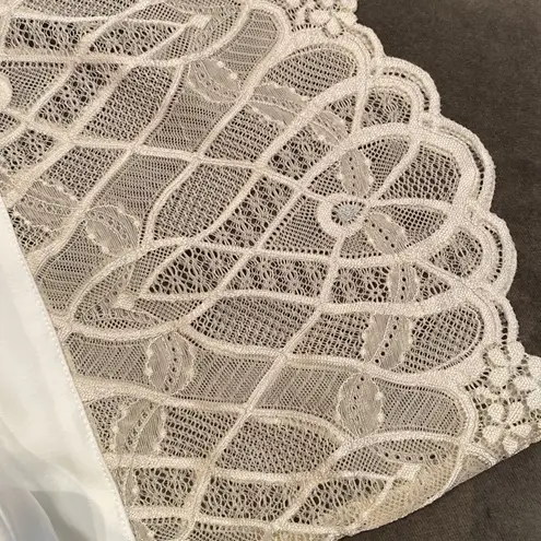 Flora Nikrooz Women’s Ivory Robe Size L NWT *READ