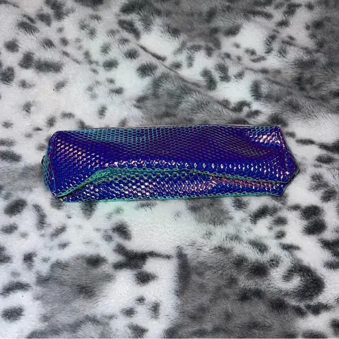 Unbranded zippered pouch