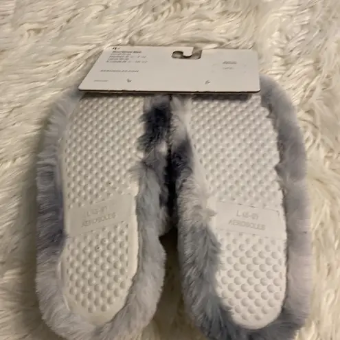 Aerosoles Women’s Slippers size 8-9 Large size so fluffy and beautiful color gray /silver