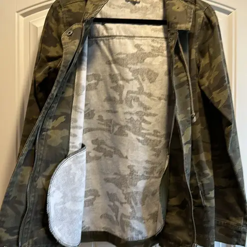 Hem & Thread Camo jacket