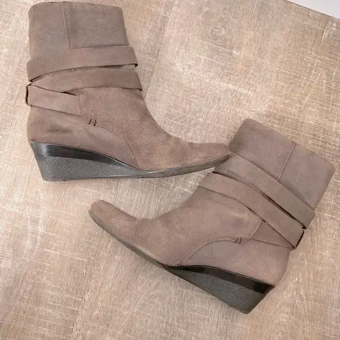 Joan & David Y2K VTG Circa Suede Wedge Boots Ankle Booties Womens 8 Buckle Strap