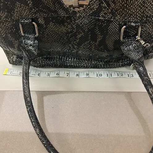 Audrey Brooke Bag Sleek Black Shoulder Bag with Modern Design -like new