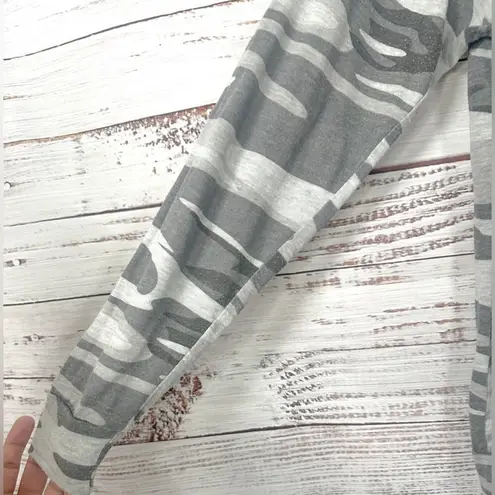 Alternative Women’s Slouchy Grey Camo Pullover Top, EUC, Size Small, MSRP $69