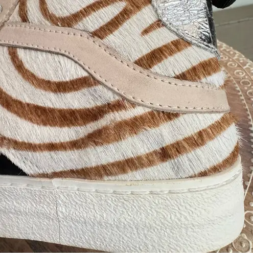 D.A.T.E. Women’s Hawk Animalier Zebra Luxury Fashion High Top Sneakers Sz 7 Tan