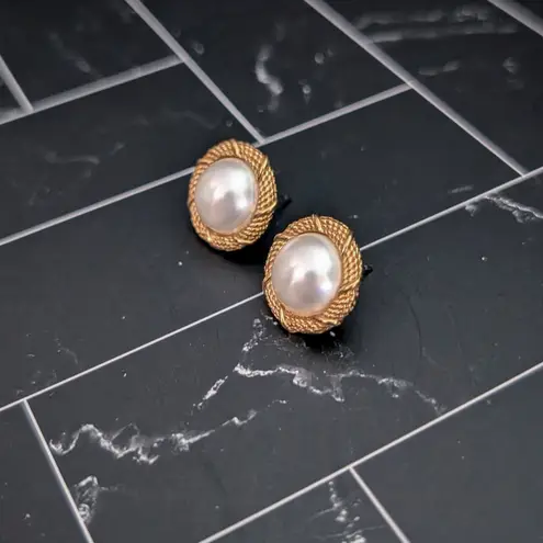 Vintage Stud Earrings Stylish Faux Pearl with Fancy Halo