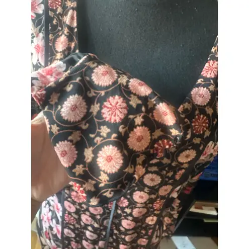 Apostrophe Juniors Floral Long Sleeve Top – V-Neck Boho Style