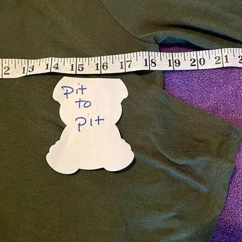 Beautiful size small green lightweight semi sheer flowy cardigan GUC