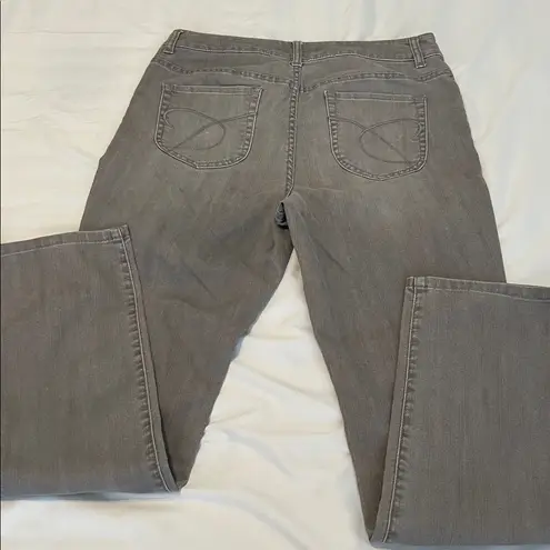 Chicos platinum denim size 1.5/M/10 grey feathered straight leg jeans EUC Gray