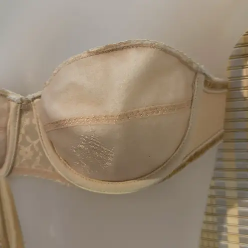 Maidenform Pretty Shapely Cream Strapless Underwire Bra Vintage 1970s 34C