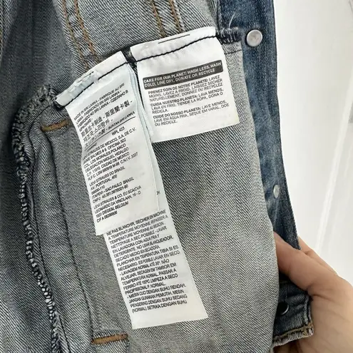 Levi's  Classic Trucker Denim Jacket in‎ Medium Wash Size Small PC9- 29945-0012