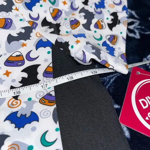 NWT! Divine Stretch Halloween Bats & Candy Corn Graphic Print Scrub Top 19” P2P Black